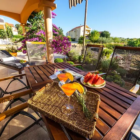 1001 Nights Апартаменты